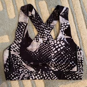 Lulu lemon sports bra size 4